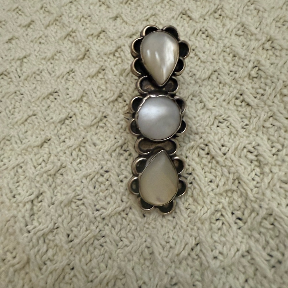 Sterling Silver and Mother of Pearl Western Ring - Picture 2 of 4